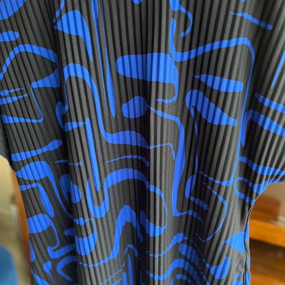 Dress in Black and cobalt abstract pattern - Picture 10 of 12